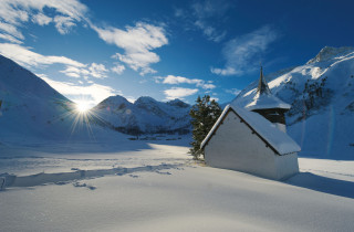 Sertigtal Winter Kirche 01JPG s s