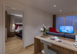 Wohnzimmer Durchgang Suite Sunstar Hotel Davos s